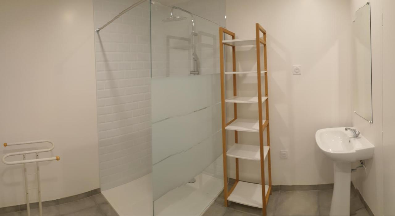 Appartements Renove 2023 Proche Aeroport 5Min, Gare Sncf 2 Min, Tramway Au Pied De L'Immeuble , Parking Possible, Renovated Apartments 2023 Near The Airport 5 Min, Train Station 2 Min, Tram Next To The Building 1 Min, Parking Possible Nice Eksteriør billede