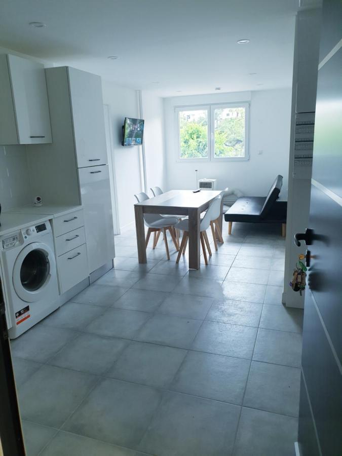Appartements Renove 2023 Proche Aeroport 5Min, Gare Sncf 2 Min, Tramway Au Pied De L'Immeuble , Parking Possible, Renovated Apartments 2023 Near The Airport 5 Min, Train Station 2 Min, Tram Next To The Building 1 Min, Parking Possible Nice Eksteriør billede