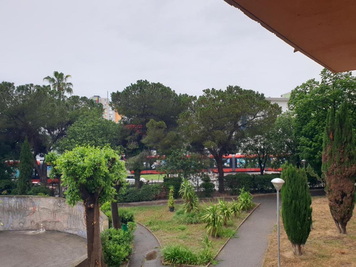 Appartements Renove 2023 Proche Aeroport 5Min, Gare Sncf 2 Min, Tramway Au Pied De L'Immeuble , Parking Possible, Renovated Apartments 2023 Near The Airport 5 Min, Train Station 2 Min, Tram Next To The Building 1 Min, Parking Possible Nice Eksteriør billede