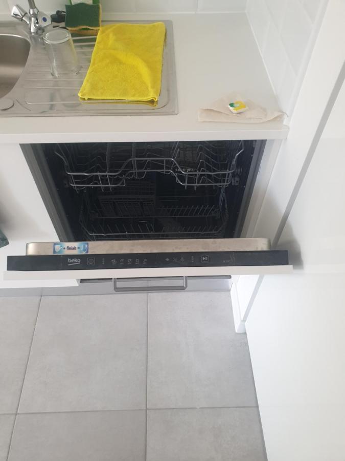 Appartements Renove 2023 Proche Aeroport 5Min, Gare Sncf 2 Min, Tramway Au Pied De L'Immeuble , Parking Possible, Renovated Apartments 2023 Near The Airport 5 Min, Train Station 2 Min, Tram Next To The Building 1 Min, Parking Possible Nice Eksteriør billede