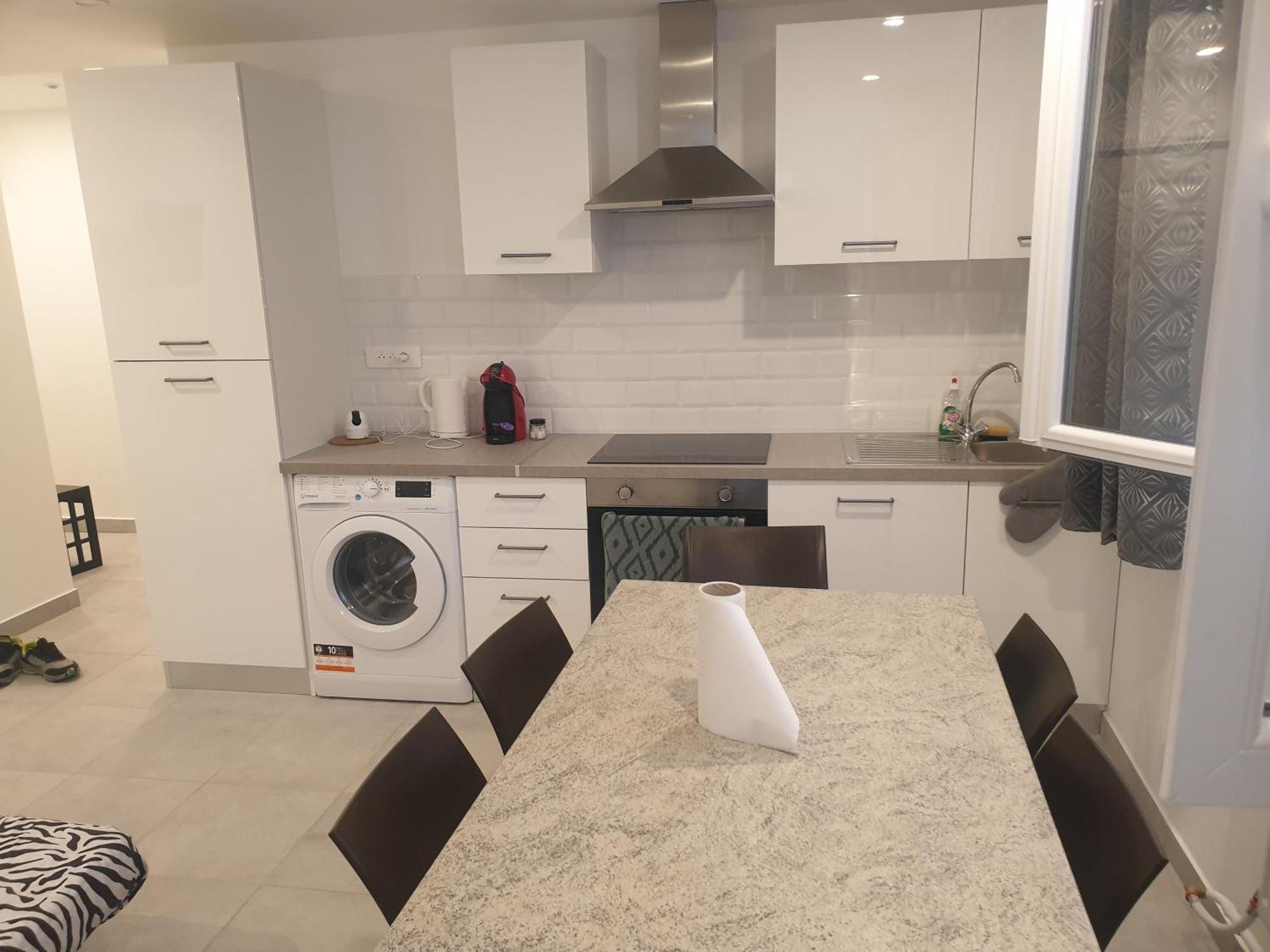 Appartements Renove 2023 Proche Aeroport 5Min, Gare Sncf 2 Min, Tramway Au Pied De L'Immeuble , Parking Possible, Renovated Apartments 2023 Near The Airport 5 Min, Train Station 2 Min, Tram Next To The Building 1 Min, Parking Possible Nice Værelse billede