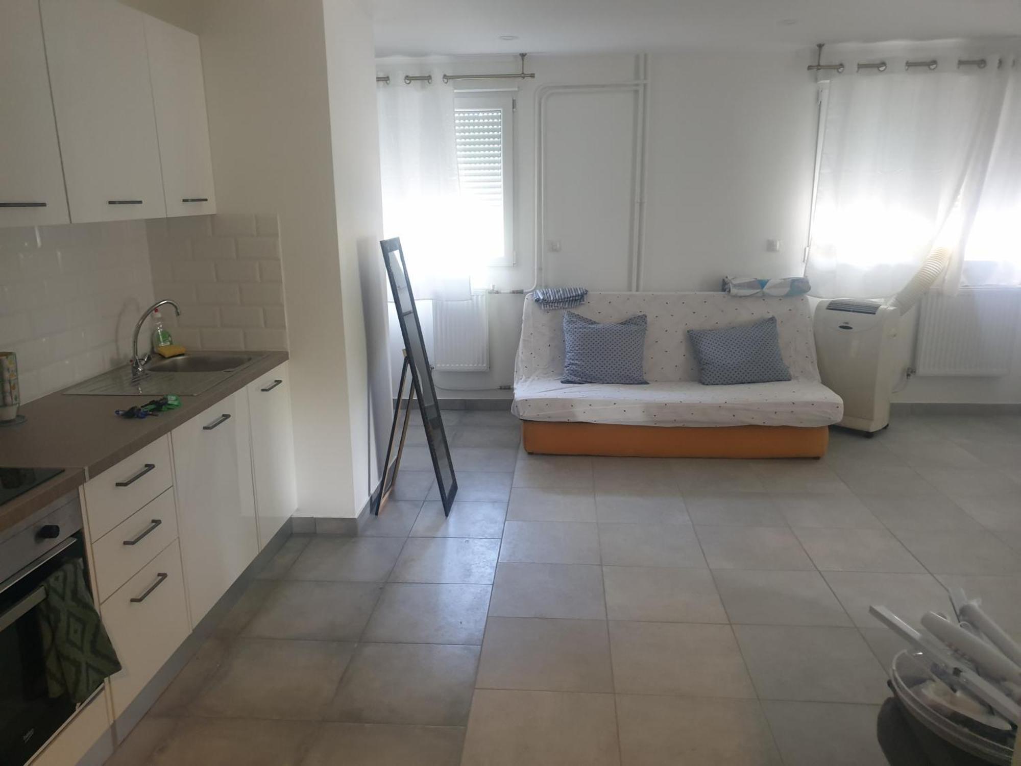 Appartements Renove 2023 Proche Aeroport 5Min, Gare Sncf 2 Min, Tramway Au Pied De L'Immeuble , Parking Possible, Renovated Apartments 2023 Near The Airport 5 Min, Train Station 2 Min, Tram Next To The Building 1 Min, Parking Possible Nice Værelse billede
