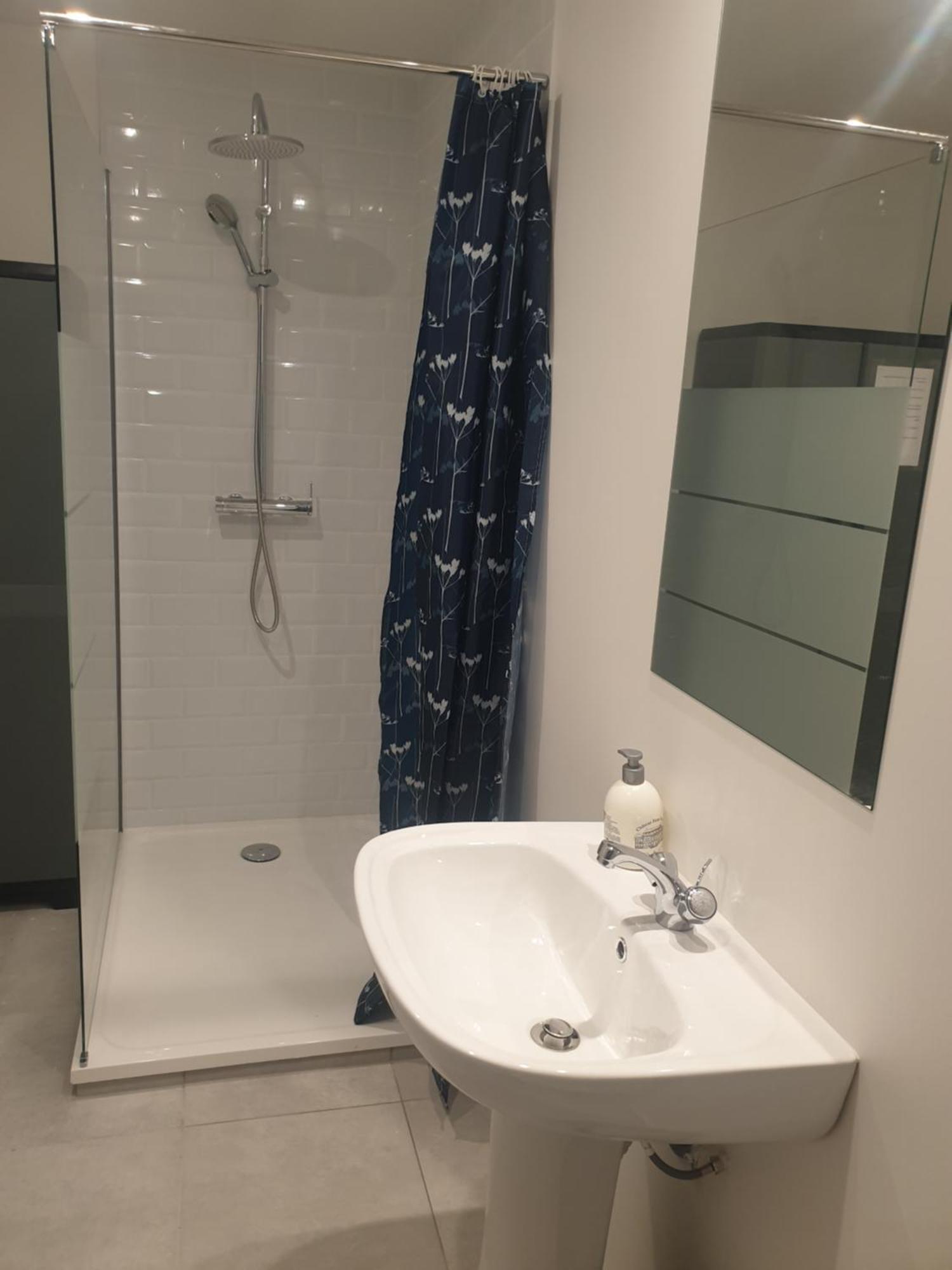 Appartements Renove 2023 Proche Aeroport 5Min, Gare Sncf 2 Min, Tramway Au Pied De L'Immeuble , Parking Possible, Renovated Apartments 2023 Near The Airport 5 Min, Train Station 2 Min, Tram Next To The Building 1 Min, Parking Possible Nice Værelse billede