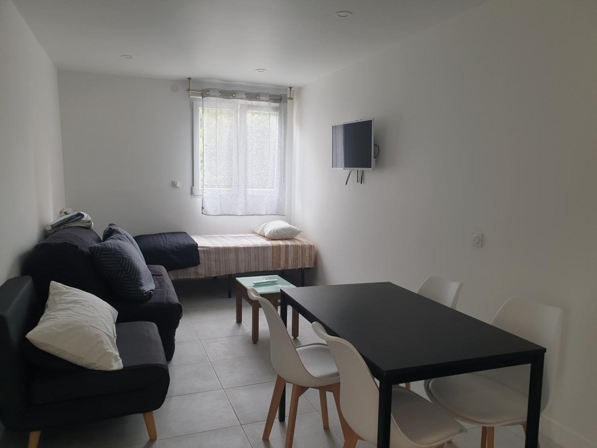 Appartements Renove 2023 Proche Aeroport 5Min, Gare Sncf 2 Min, Tramway Au Pied De L'Immeuble , Parking Possible, Renovated Apartments 2023 Near The Airport 5 Min, Train Station 2 Min, Tram Next To The Building 1 Min, Parking Possible Nice Værelse billede